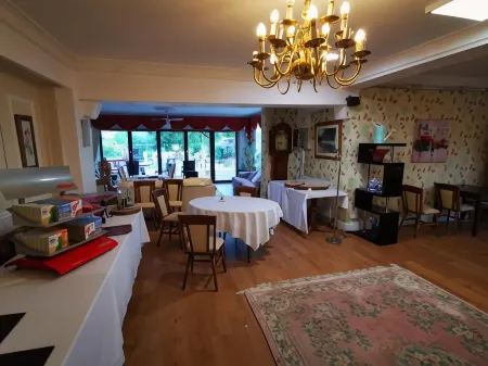 OYO Lavender House Hotel Отели в г. Вудленд