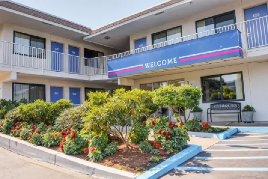 Motel 6 Springfield or  Eugene North