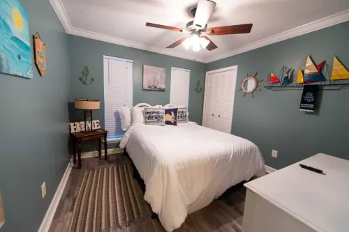 Charming Oasis with Tesla Charger and Backyard Retreat - Cozy Escape