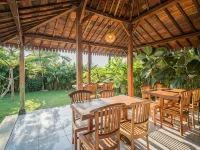 Paddy's Glamping Hotels near Seseh