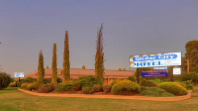 ไกลเดอร์ ซิตี้ โมเทล เบนัลล่า