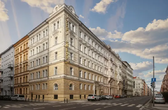 Alqush Downtown Hotel Отели рядом с достопримечательностью «Галерея Вышеград»