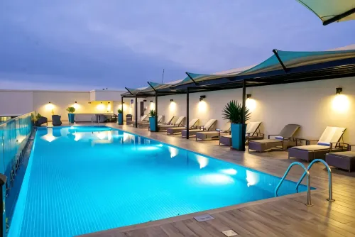 Hilton Garden Inn Nairobi Airport - สระว่ายน้ำบนดาดฟ้า