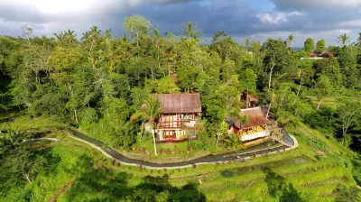 Sang Tirta Resort Hotels near Dagang Laklak