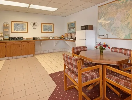 Costa Mesa Inn - Newport Beach Area Отели рядом с достопримечательностью «Ногачи Гарден»