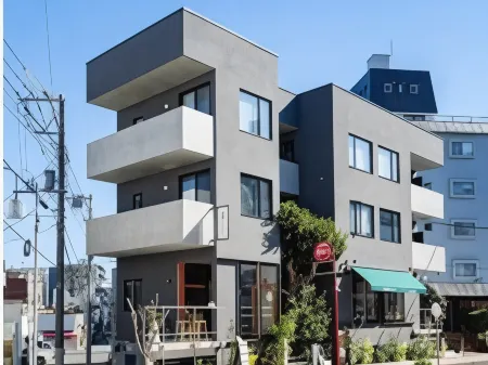 Treeside Hotel & Apartment Отели рядом с достопримечательностью «Югавара- Бич»