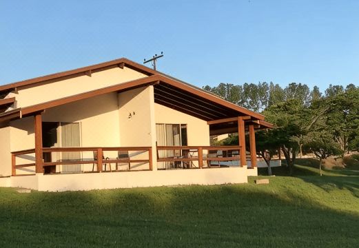 바레 다스 아구아스 파젠다 리조트의 자연 경관과 수영장