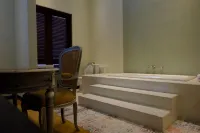 Bellecrown Rooms - Hot Tub