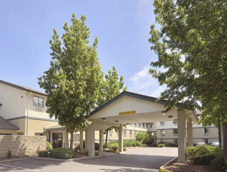 Super 8 by Wyndham Union Gap Yakima Area