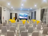 Hotel Tanjung Gelam Hotel dekat Komunitas Reptil Karimun
