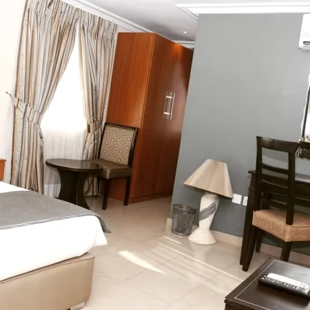 Choice Suites 111- Guest Room