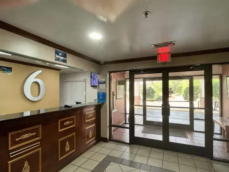 Motel 6 Laurel, MS Отели в г. Лорел