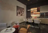 Radisson Red Belgrade - Bar