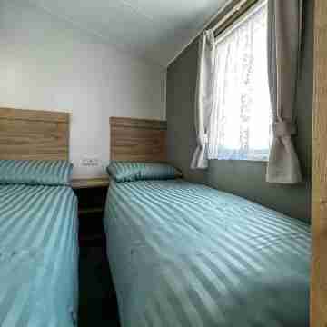 Luxury Caravan - Parkdean Resort Camber Sands - Sleeps 8 - Pet Friendly - Lbl12 Rooms