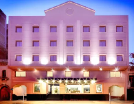 艾格洛斯酒店 酒店