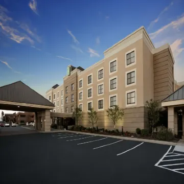 Embassy Suites by Hilton Cleveland Beachwood Hotels in Beachwood