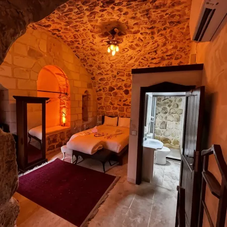 ŞAHMERAN Otel & Cafe