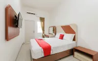 RedDoorz at Jatiwaringin Near Exit Toll Pondok Gede - 2 stjerner