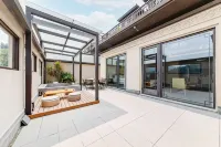 Yongtai Mountain Waishan Lanshanju Hot Spring Homestay - parking