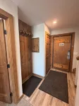 SUNRISE 3BR  - 2 Story Remodeled Condo -  SKI ON & OFF. Pool + Trailside