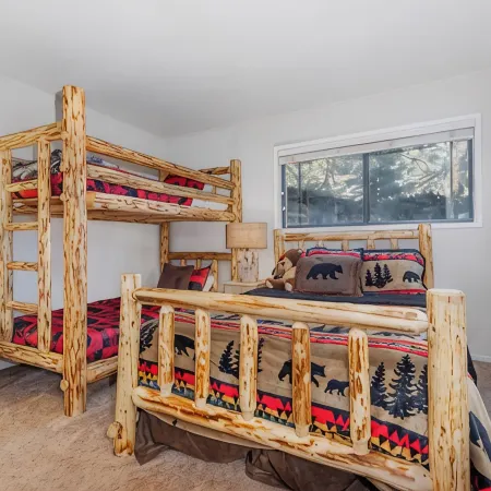 New Listing Pet Friendly 2-Bdrm Condo, Sleeps 5 . Ski to Lift , Near Bus Line.