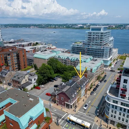 Historic 2 bedroom central down town location near waterfront - #3