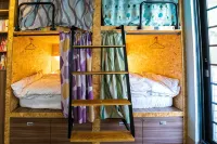 Hostel Alley Inn Hotels near Daxi Bridge