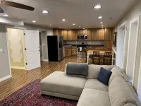 6 Bedroom, 4.5 Bathroom, 2 Kitchen - Spacious & Clean in Quiet Neighborhood - Homestays