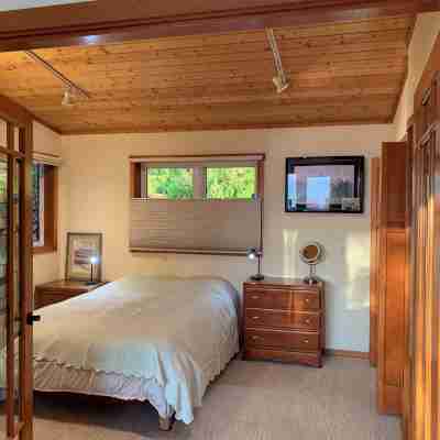 Auke Bay View Studio Rooms