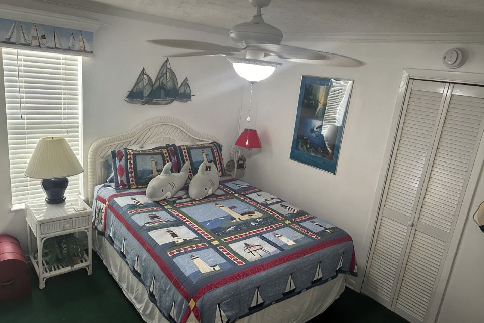 Photo 4 of 6