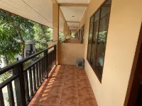 Bank Guesthouse Các khách sạn gần Bãi biển Haad Rin