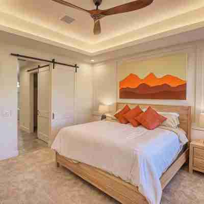 NEW Spacious 5-bedroom house with Views, Spa, Fire pit, Golf & Hammocks Rooms