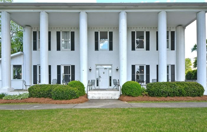 Stone Mountain Manor