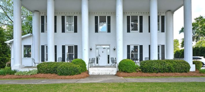 Stone Mountain Manor Hotels in DeKalb County