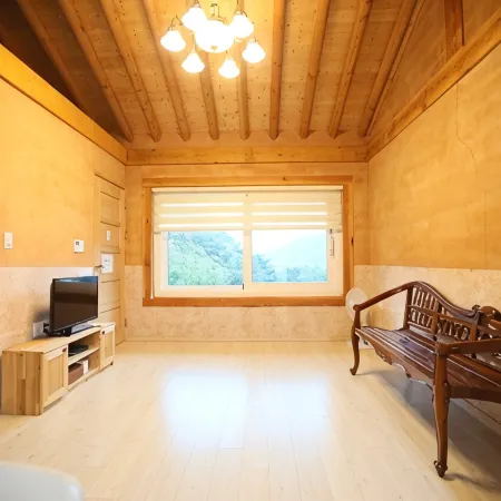 Hapcheon Gayasan Hwangtomaeul Pension