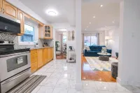 Spacious 4 bedroom Home (15 mins from YYZ airport) - 4-Sterne