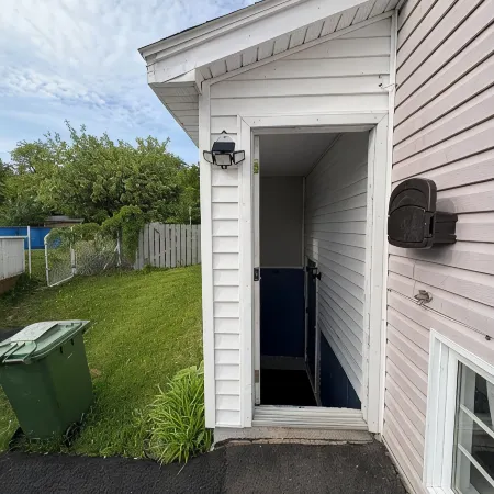 Private walkout basement apt with free parking spot.