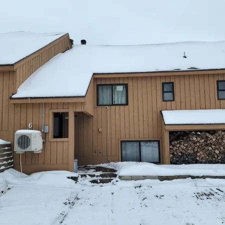 Sleeps 12 4BR/3BA Ski-in/Out Condo WiFi/AC/Lake/ATV/Hike/Snowmobile-Dog Friendly