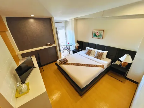 Charoenchit House