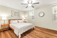 The Carriage House - Historic getaway in the heart of the city!