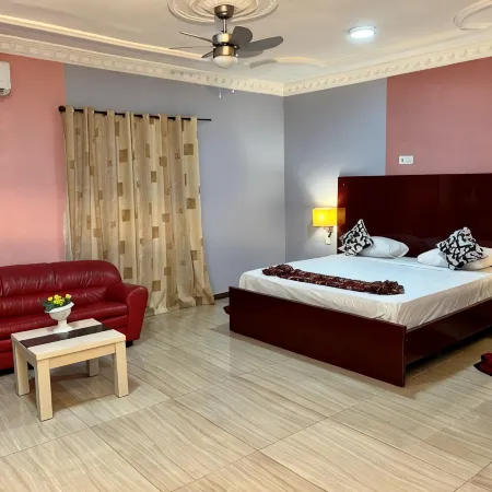 Royal Lee's Hotel