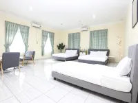 Aloha Chalet Hotels in Besut