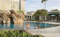 Resinda Hotel Karawang - Pools