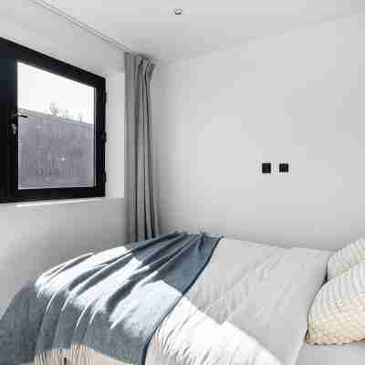 Stylish and spacious family home Rooms