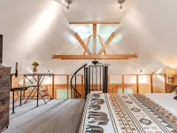 Romantic Cabin: Hot Tub, Fire Pit, Indoor & Outdoor Living, EV Charger Hotels in Stephens County