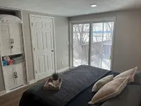 Sunset Studio, Amazing River Views, HOT TUB! New Listing!