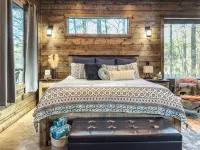 Somewhere With You -Features a hot tub & fire pit; accommodates 2 to 4 guests. - Chalets