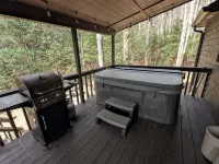 Whispering Creek Cabin – Peaceful, Hot Tub, Firepit & Mountain Escape - 3-Sterne