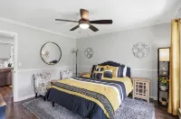 Modern Convenient Spot for 9 to Enjoy & Relax! - Wifi
