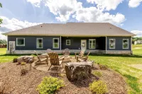 New Home in Tusculum - ALL King Beds! No Cleaning Fees! - Homestays